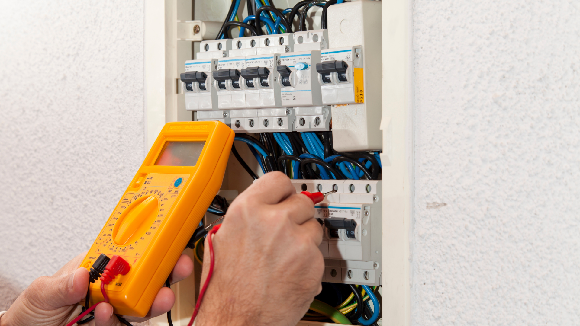 How to Find the Best Electrician for Your Home: 5 Things You Need to Know